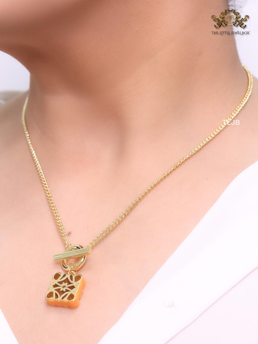 Alphabet L yellow & gold sleek pendant