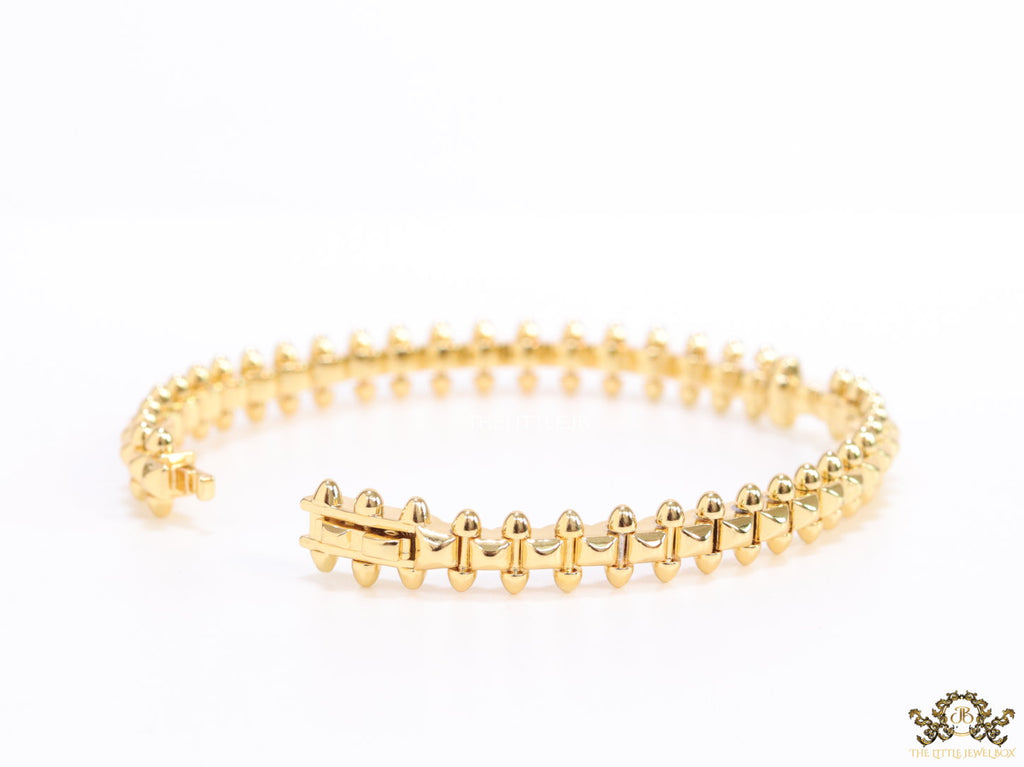 Simple gold plated bracelet with gold plated details