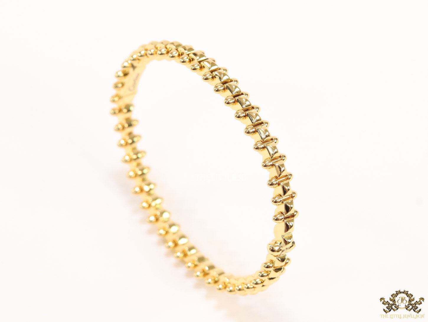 Simple gold plated bracelet with gold plated details