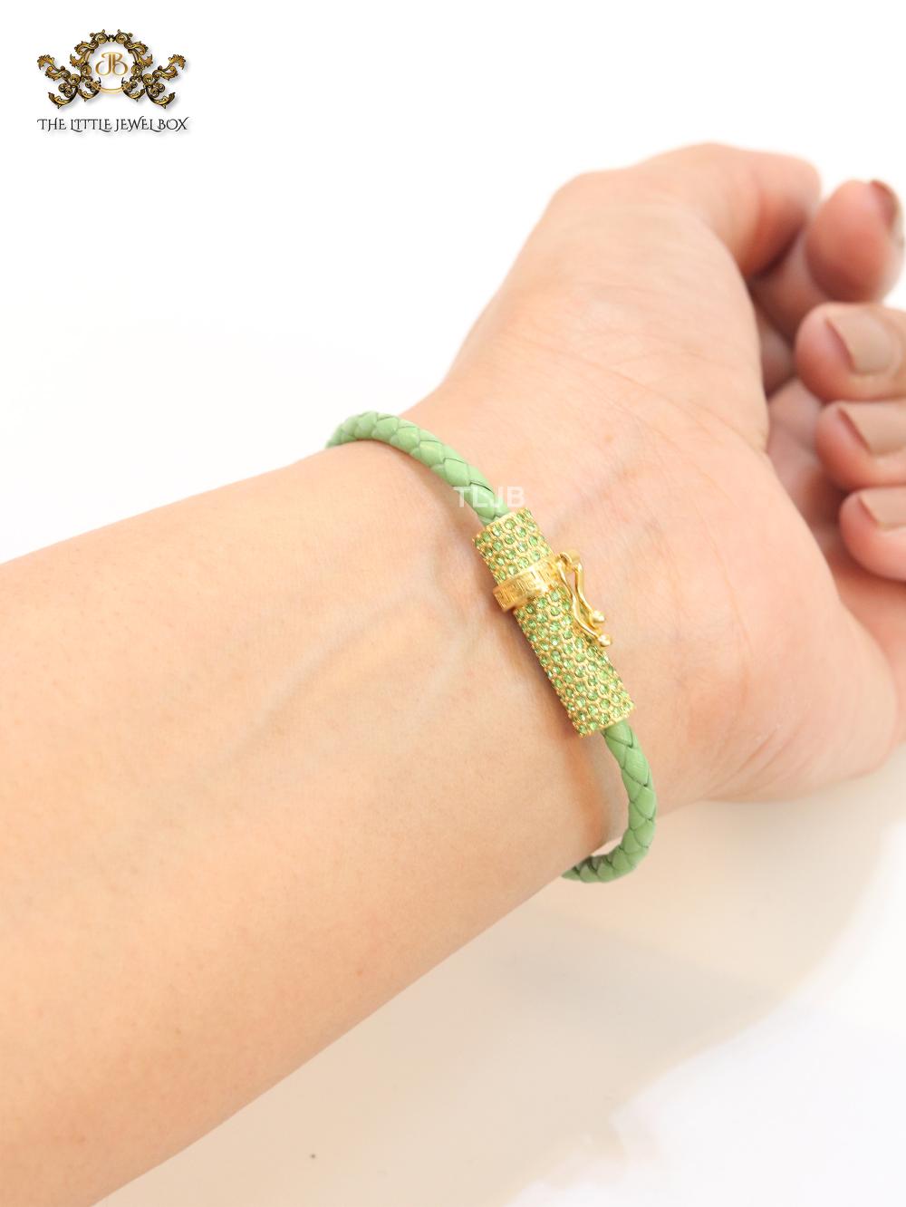 Medusa pastel green sleek bracelet