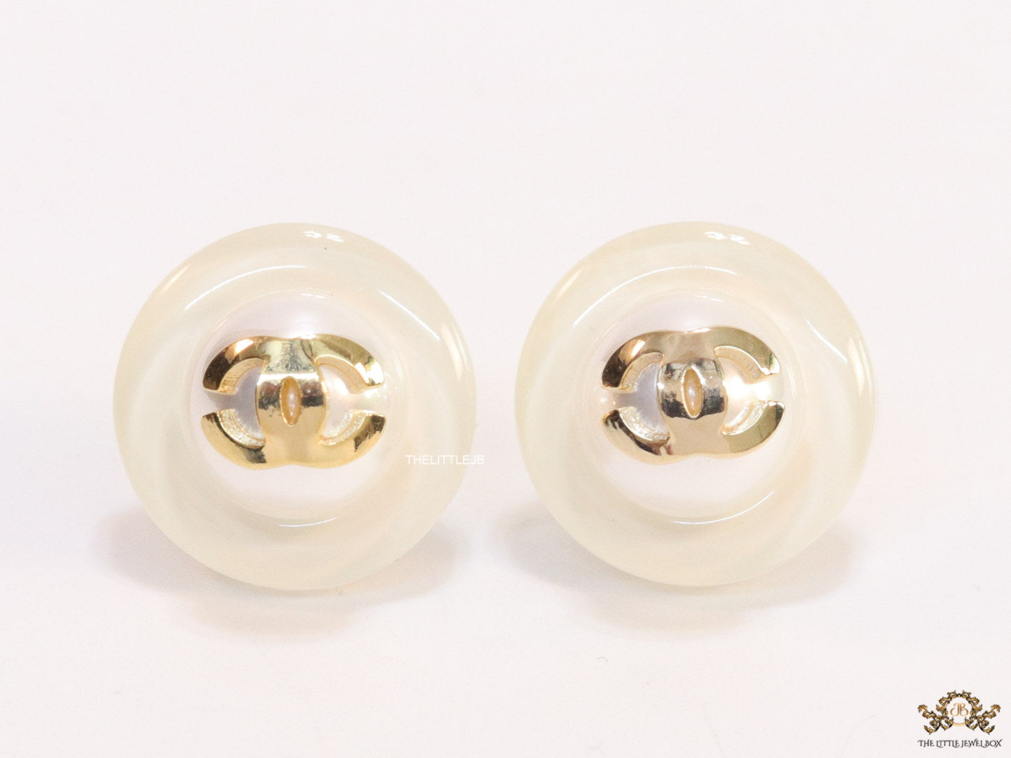 White acrylic studs with pearl and twin C motif