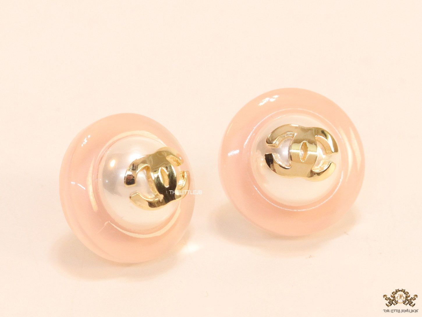 Pink acrylic studs with pearl and twin C motif