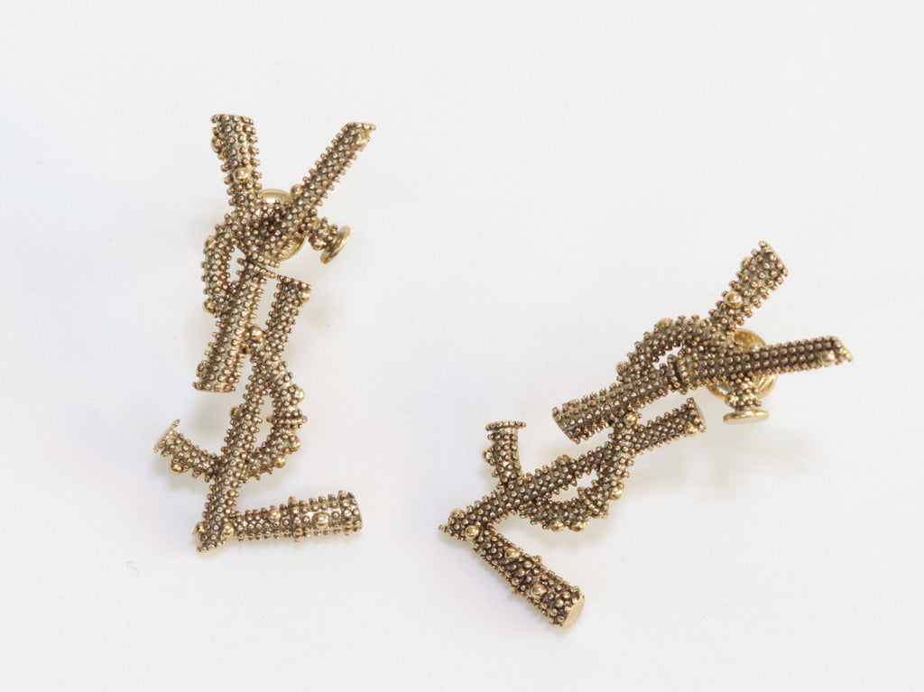 Alphabet YSL earrings in rustic look