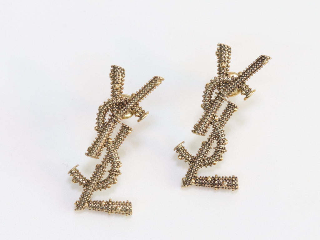 Alphabet YSL earrings in rustic look