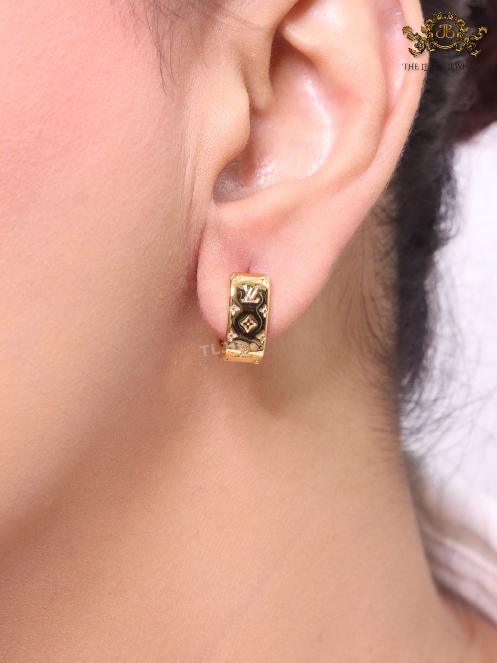 Alphabet L and V embossed hoops