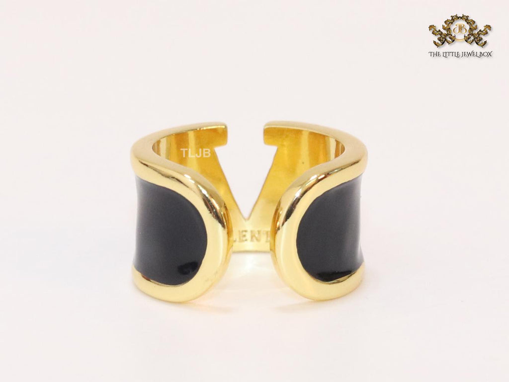 Open V and blak enamel bold ring