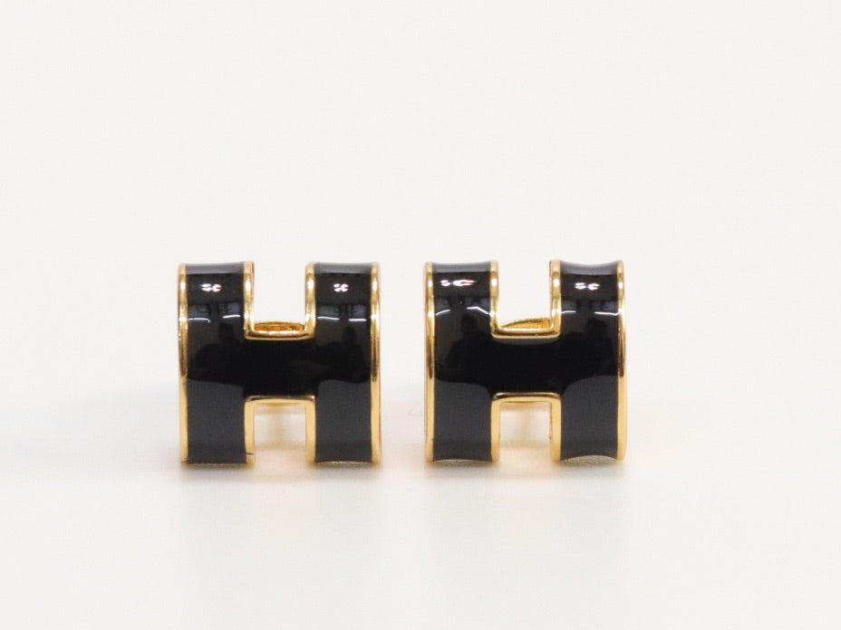 Alphabet H black studs in gold finish