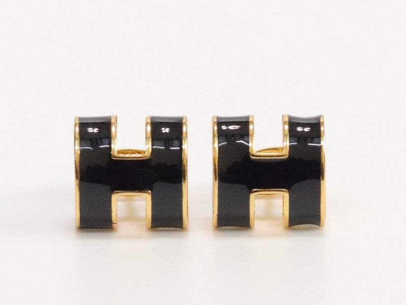 Alphabet H black studs in gold finish