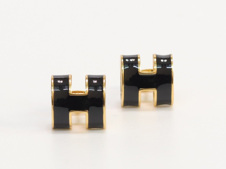 Alphabet H black studs in gold finish