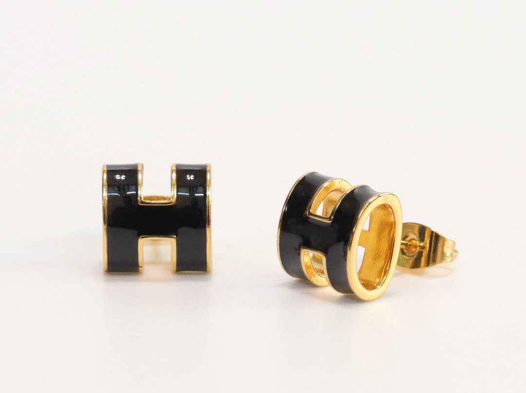 Alphabet H black studs in gold finish