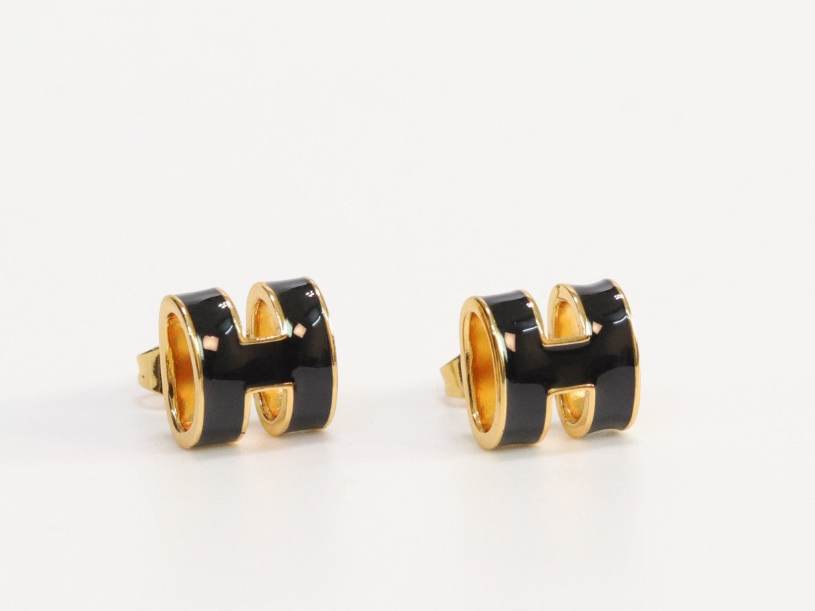 Alphabet H black studs in gold finish