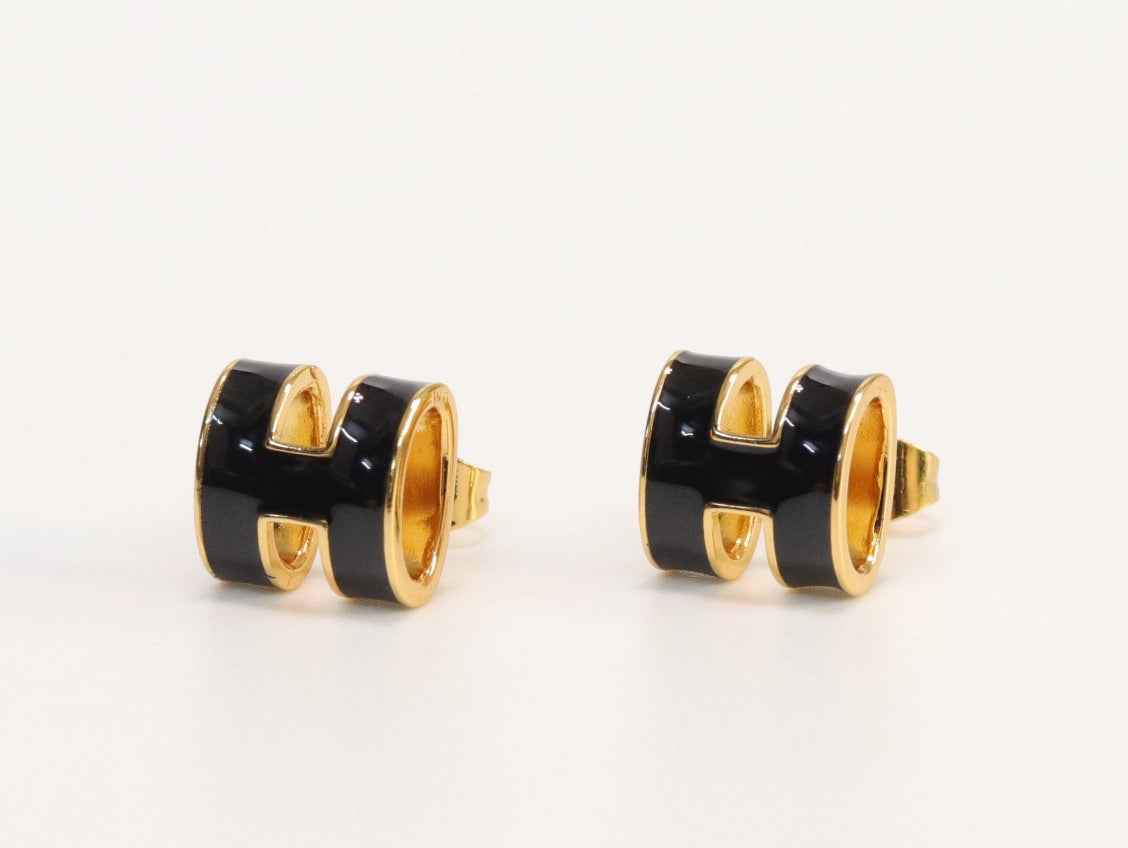 Alphabet H black studs in gold finish