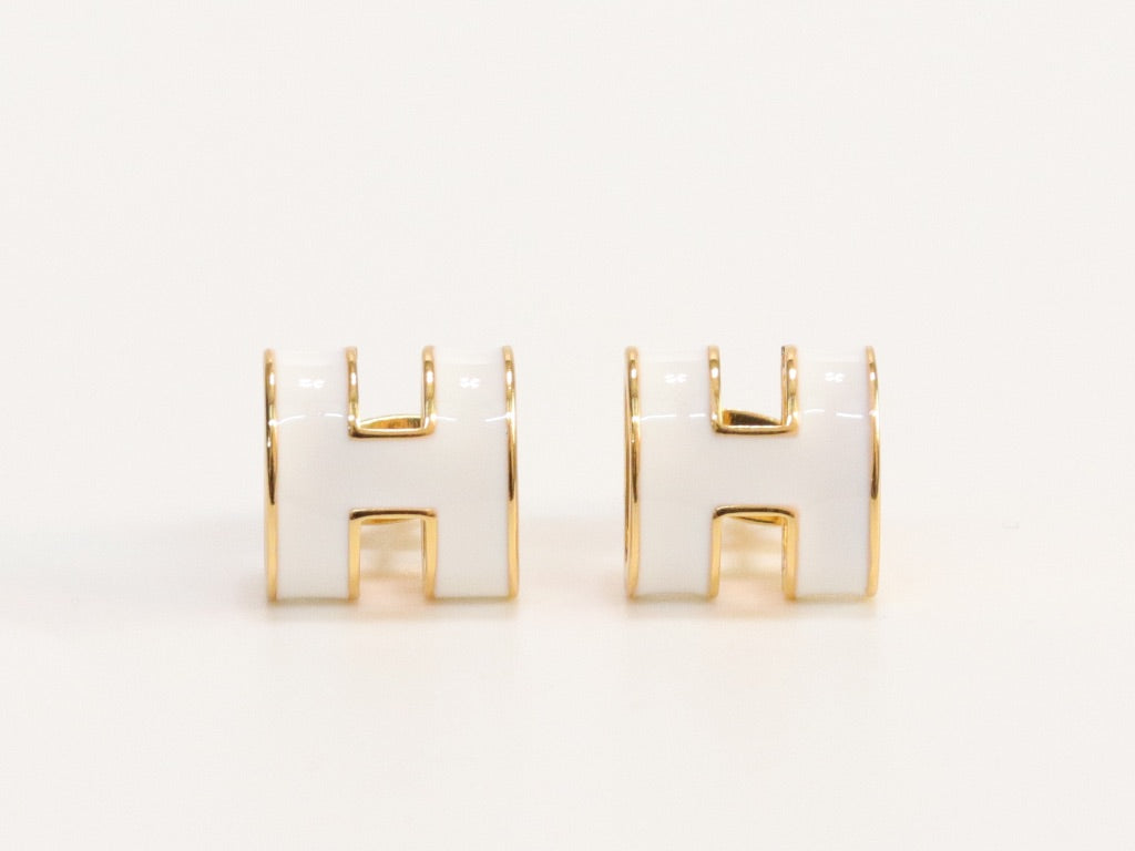 Alphabet H white studs in gold finish