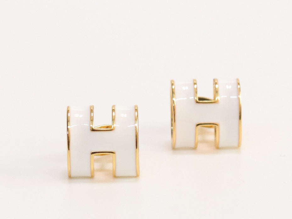 Alphabet H white studs in gold finish