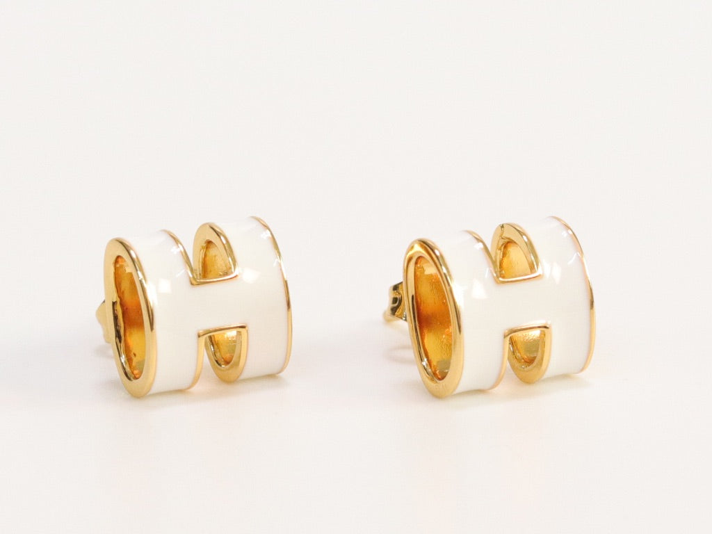 Alphabet H white studs in gold finish