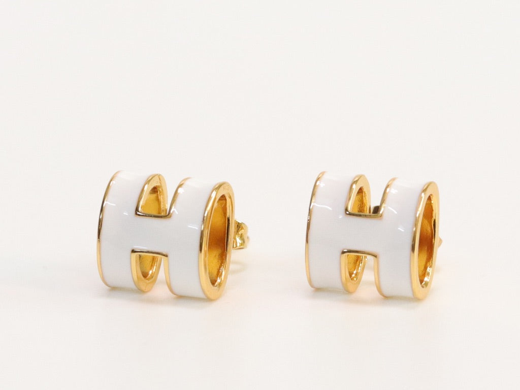 Alphabet H white studs in gold finish