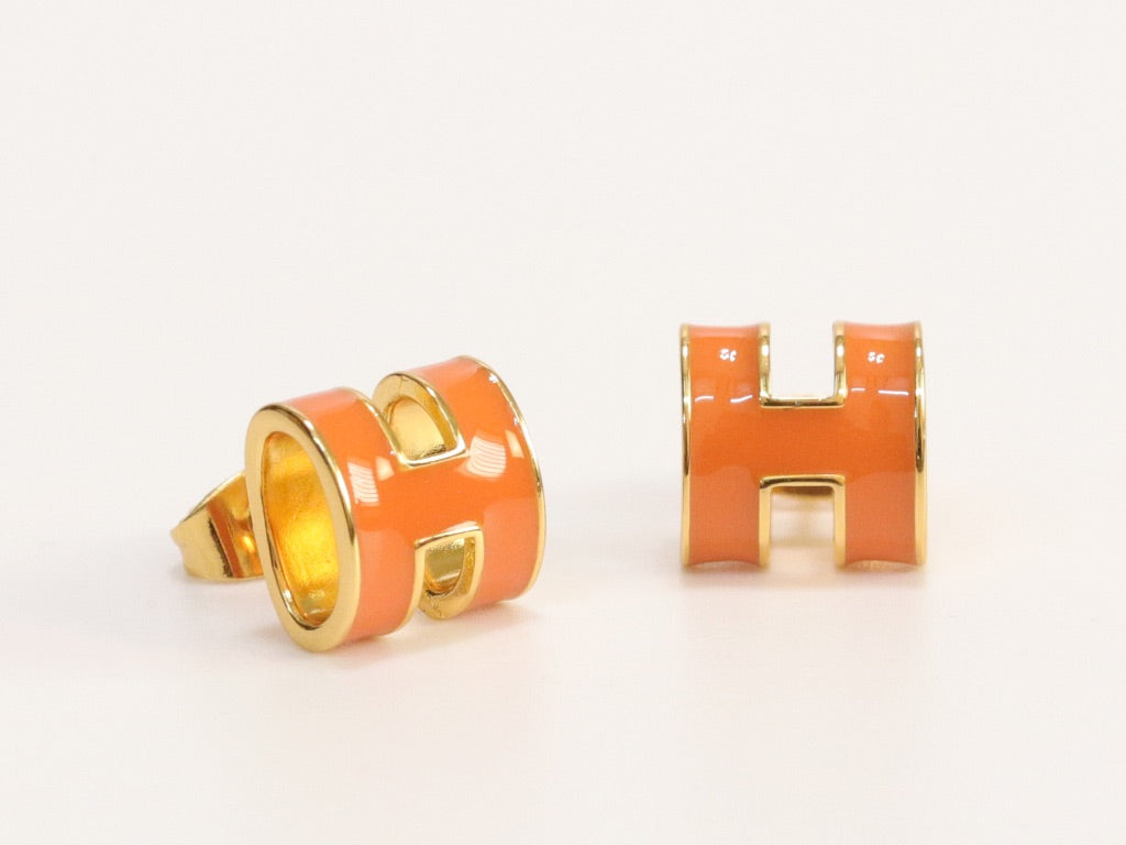 Alphabet H orange studs in gold finish