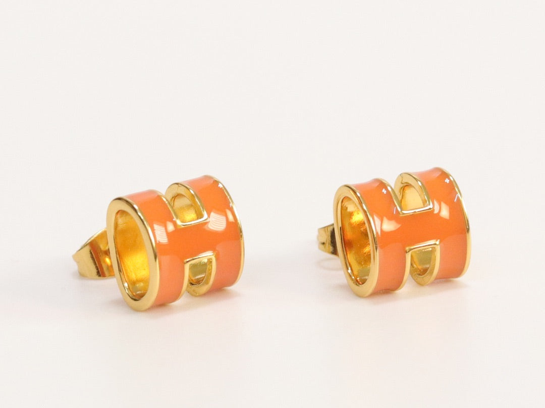 Alphabet H orange studs in gold finish
