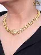 Round medusa gold link chain