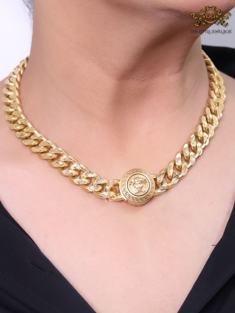 Round medusa gold link chain