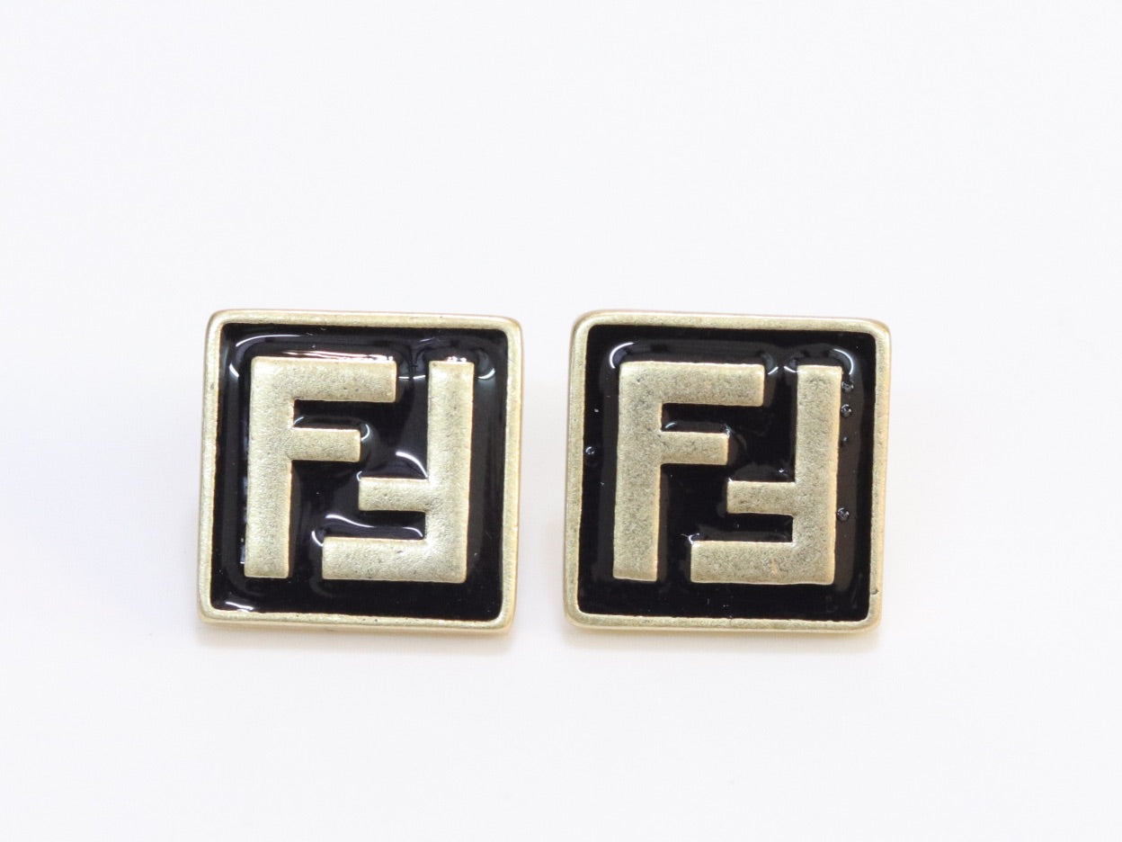 Alphabet F square black earrings