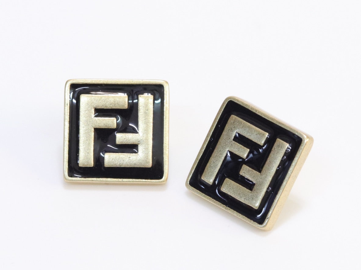 Alphabet F square black earrings