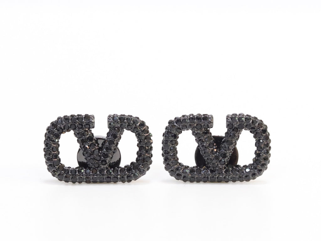 Alphabet V black rhinestones studs