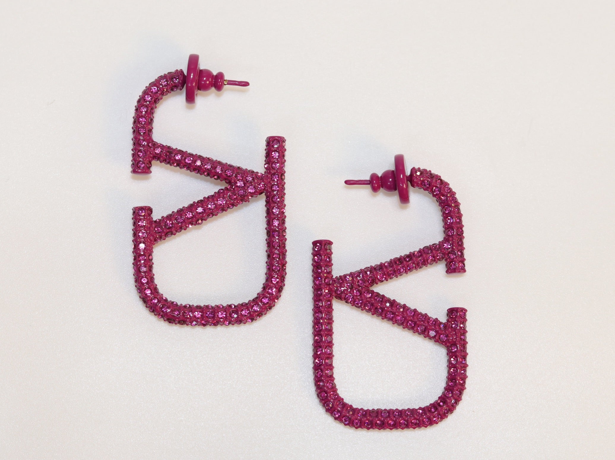 Alphabet V magenta rhinestones hoops
