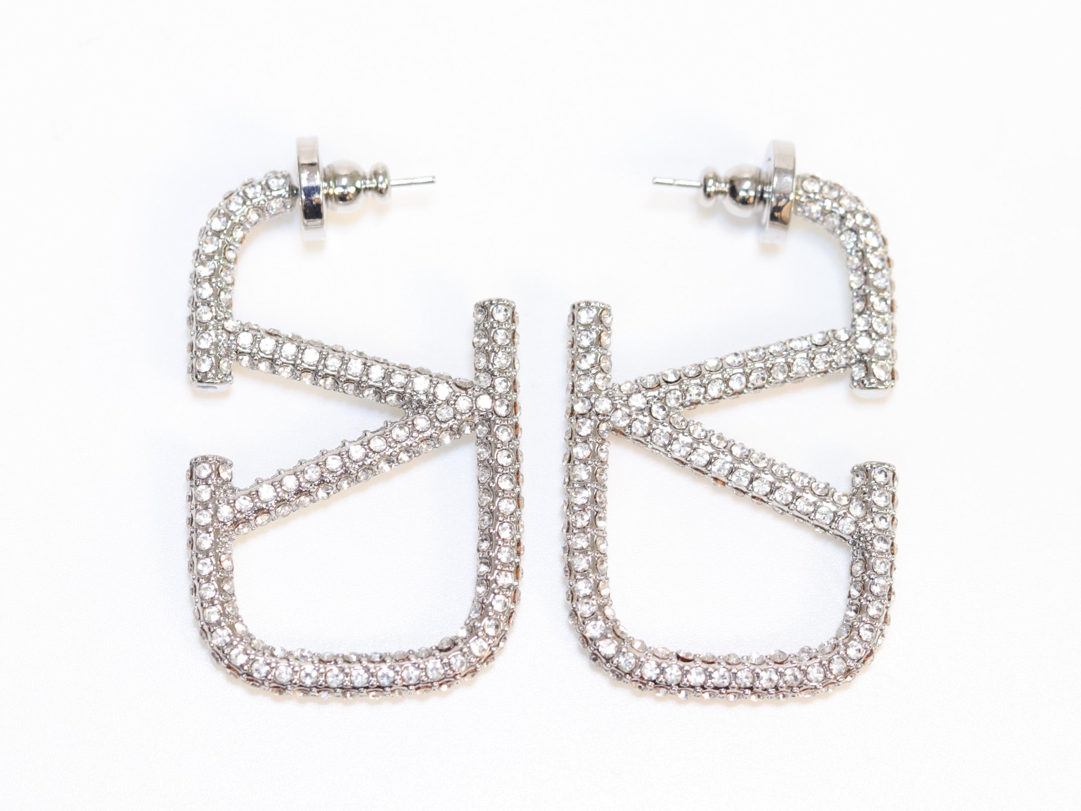 Alphabet V silver rhinestones hoops