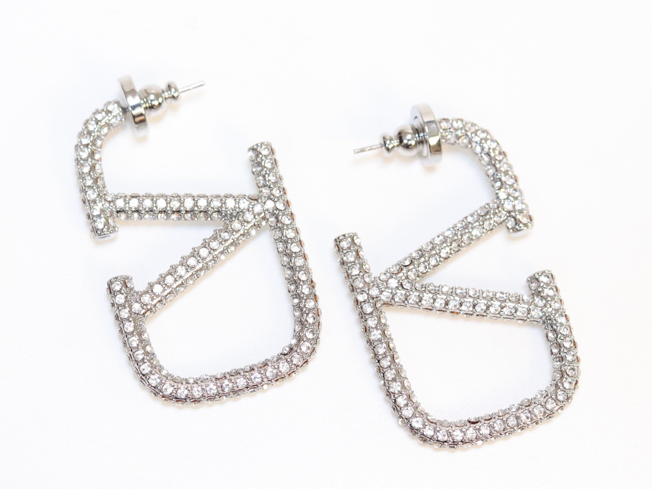 Alphabet V silver rhinestones hoops