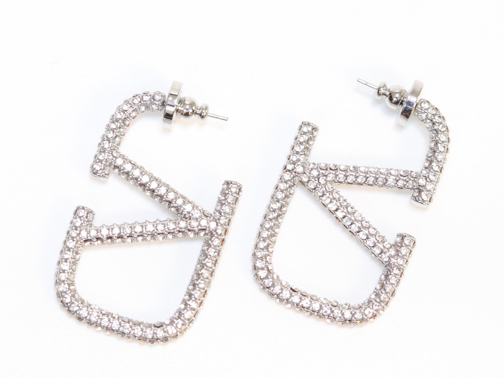 Alphabet V silver rhinestones hoops