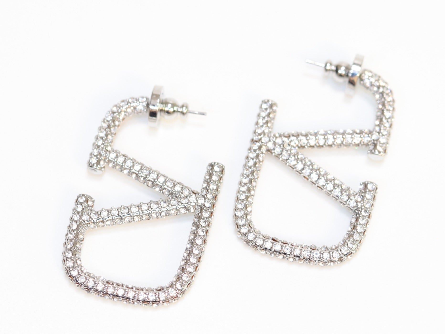 Alphabet V silver rhinestones hoops