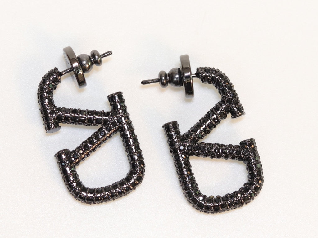 Alphabet V black rhinestones hoops