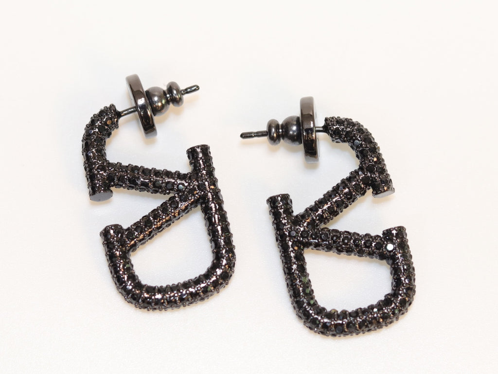 Alphabet V black rhinestones hoops