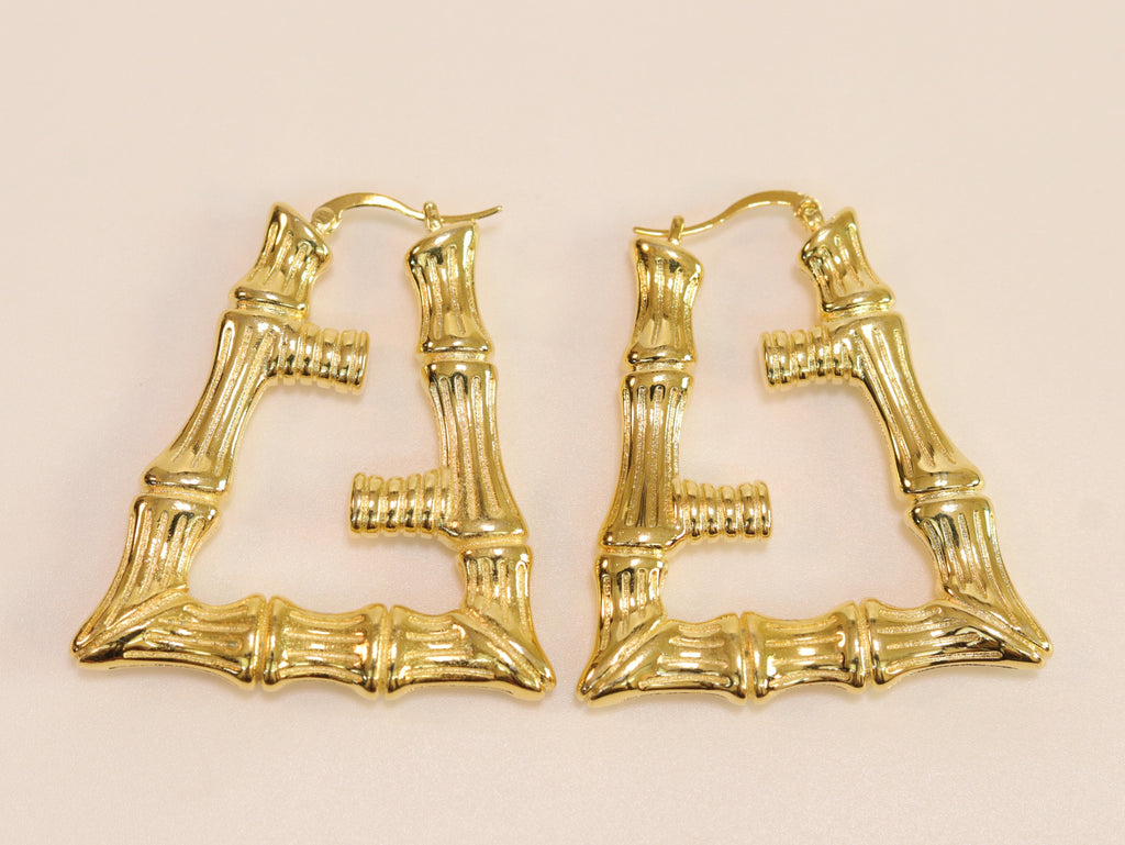 Alphabet F gold fancy hoops