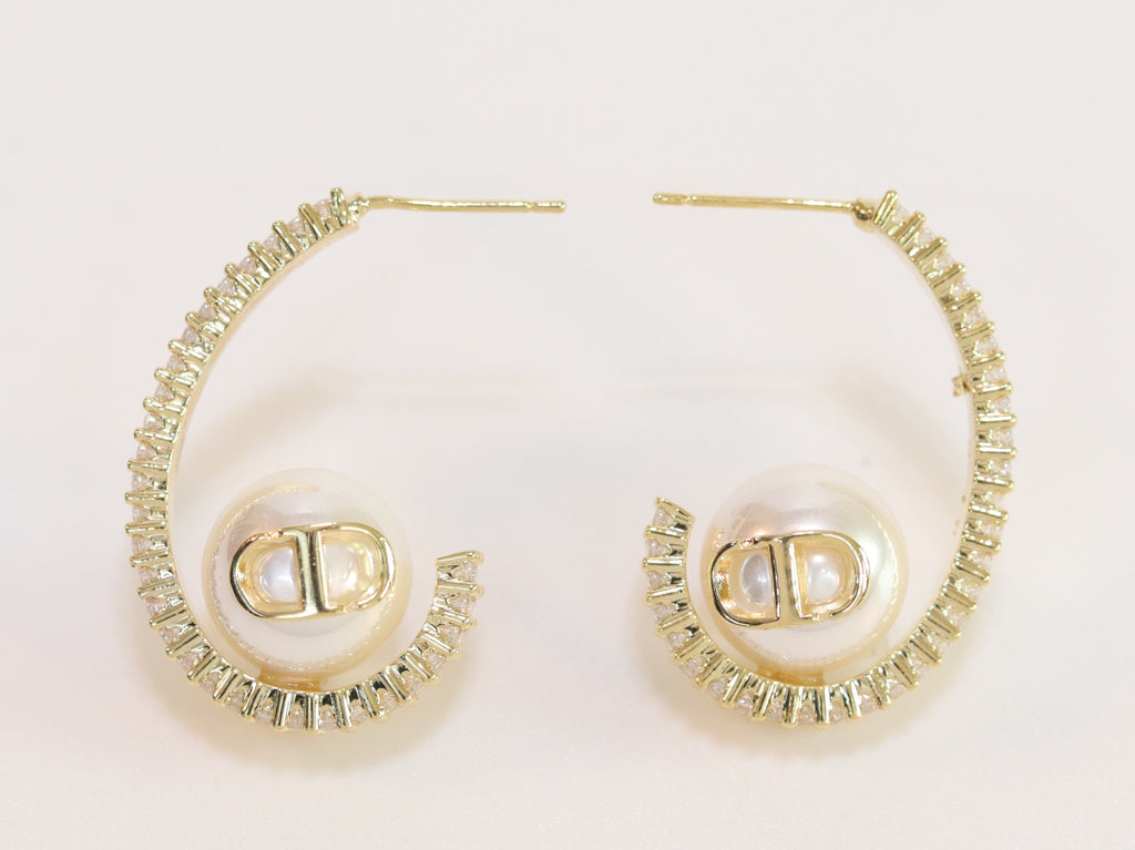 Alphabet C and D pearl gold dangles