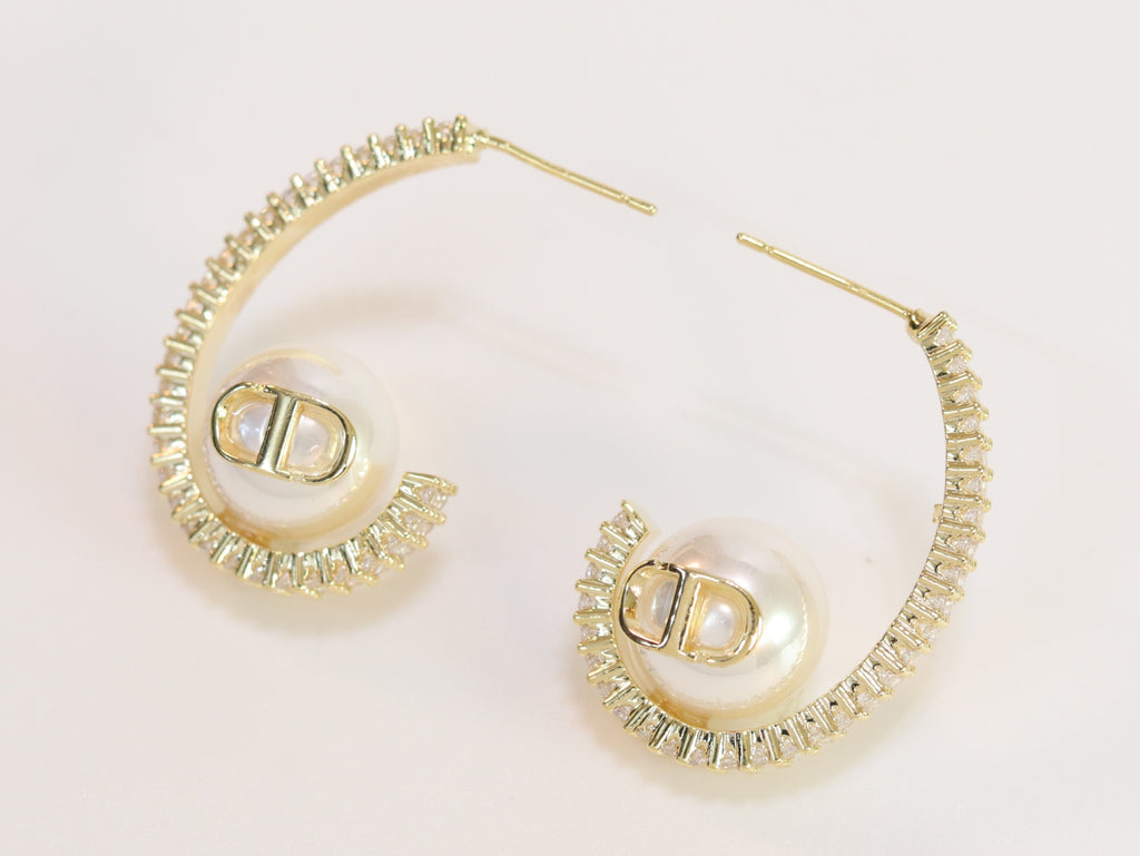 Alphabet C and D pearl gold dangles