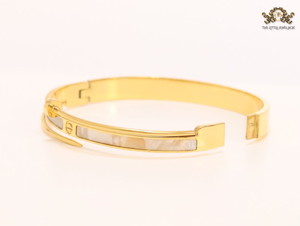 White & gold sleek screw bracelet