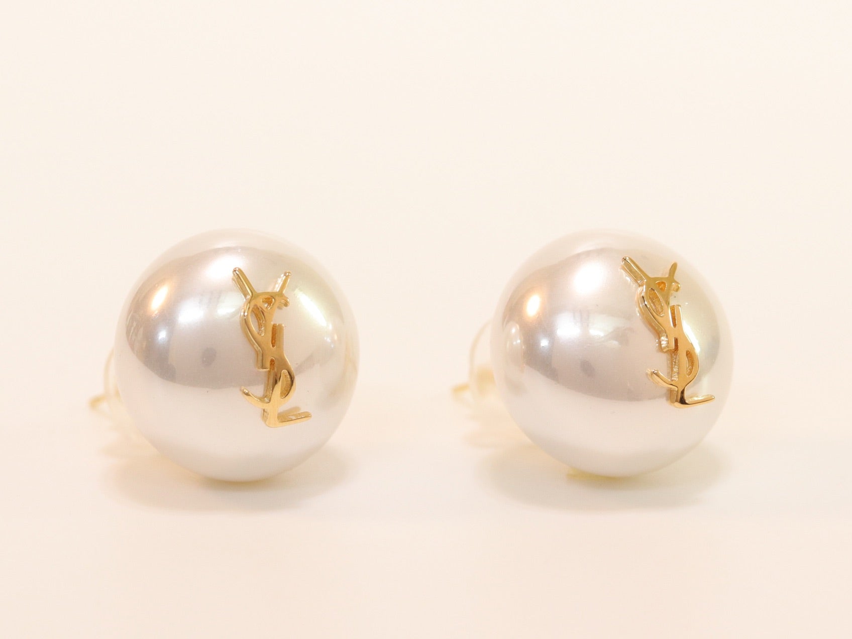Alphabet YSL white studs