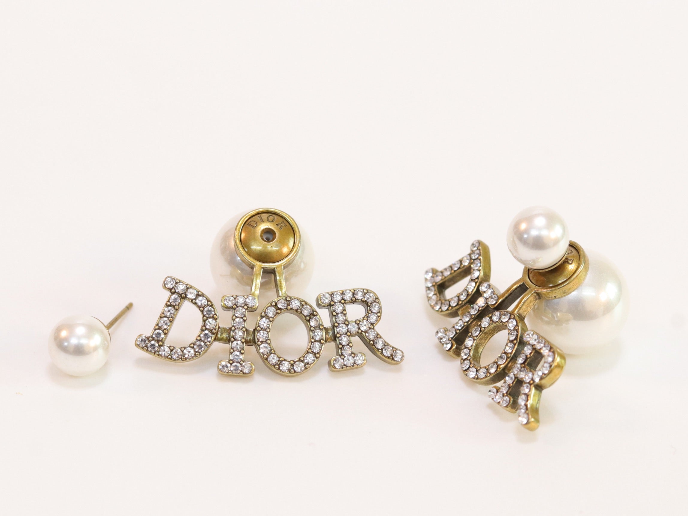 Alphabet CD pearl dangles with CZ