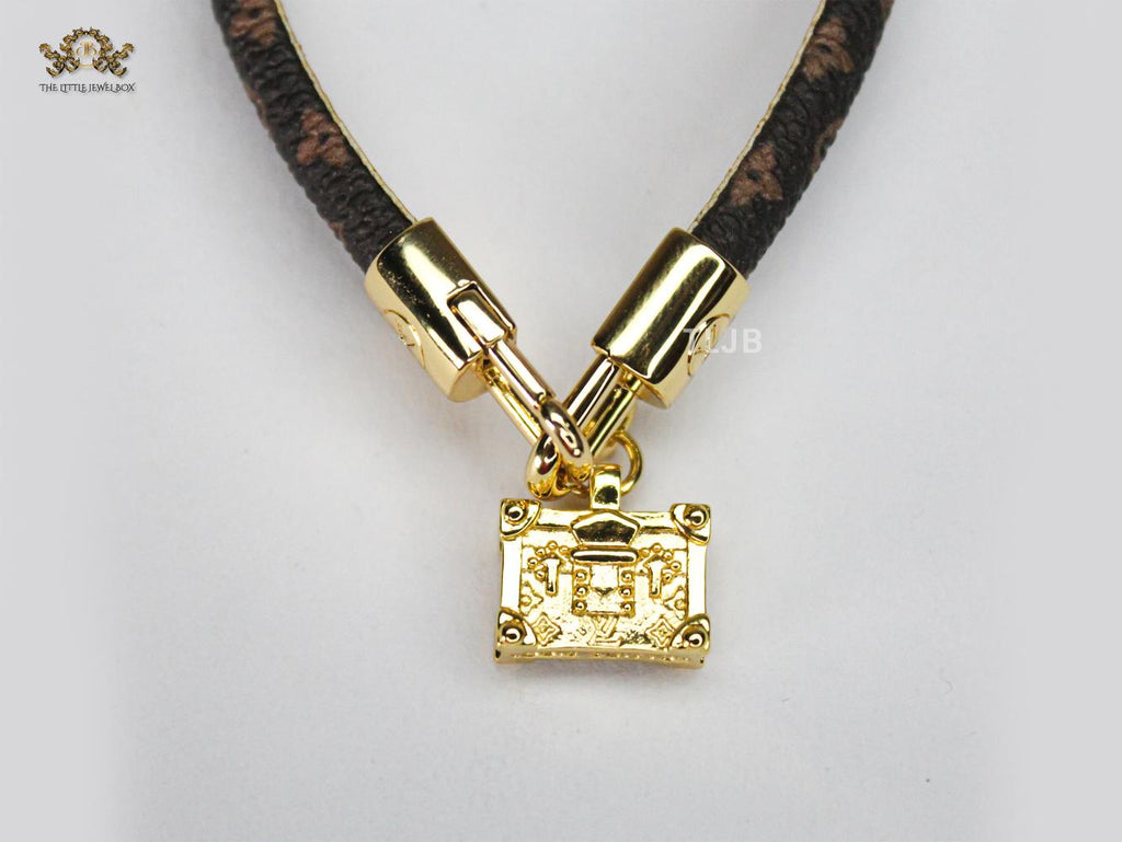 Alphabet L & V Leather bracelet with golden charm