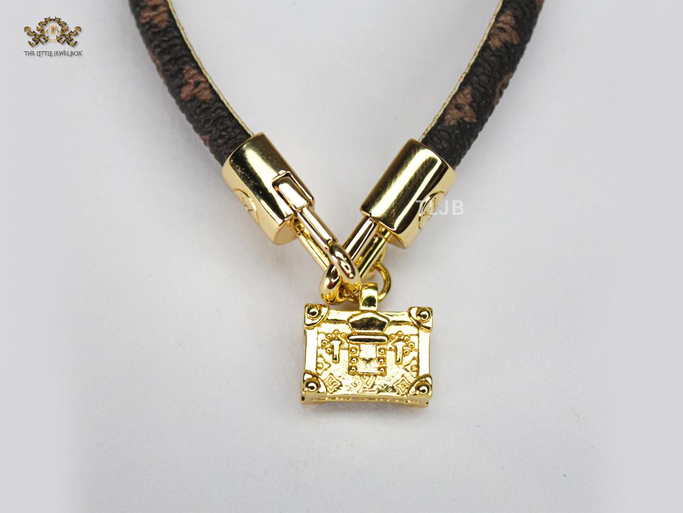 Alphabet L & V Leather bracelet with golden charm