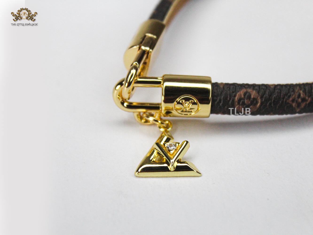 Alphabet L & V Leather bracelet with triangle charm