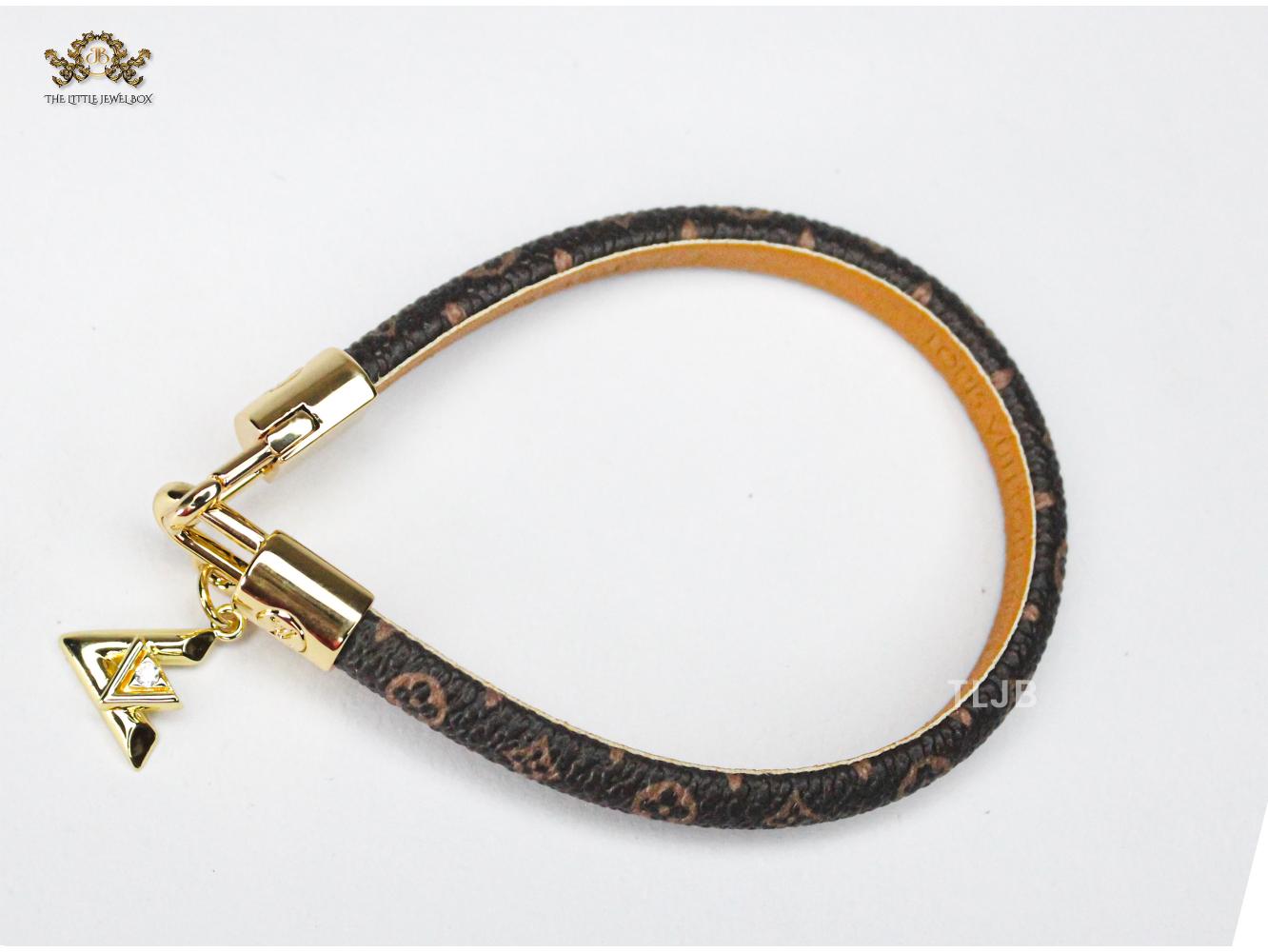 Alphabet L & V Leather bracelet with triangle charm
