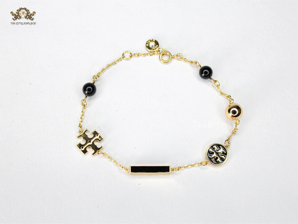 Alphabet T Minimal charm bracelet (gold)