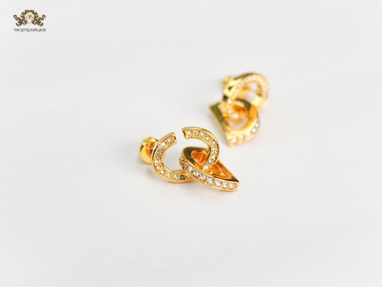 Alphabet D drop earrings in gold