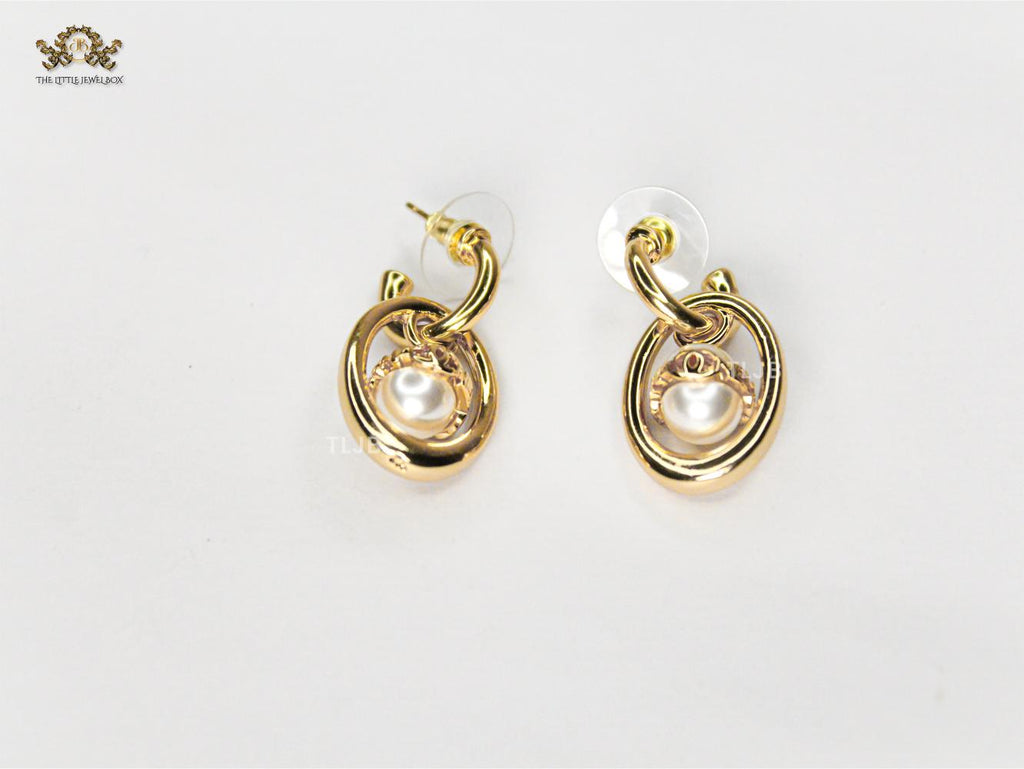 Double C Pearl studded earrings