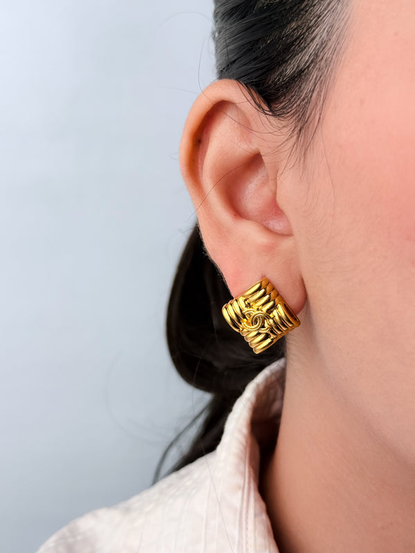 square twin c textured earrings gold