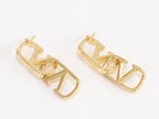 Alphabet V interlocked hoops in gold finish
