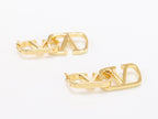 Alphabet V interlocked hoops in gold finish